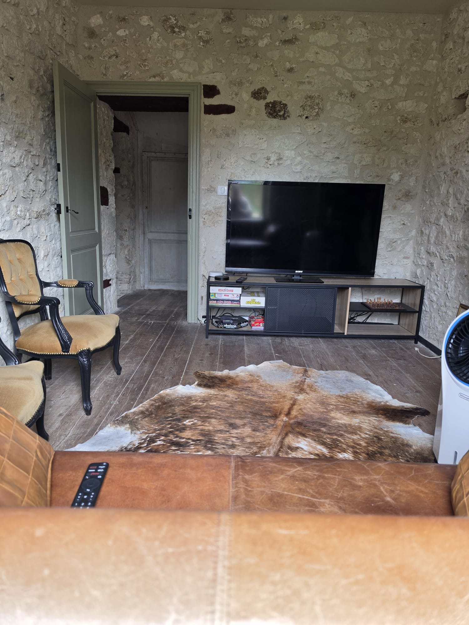 Le salon TV du Manoir et ses jeux de société