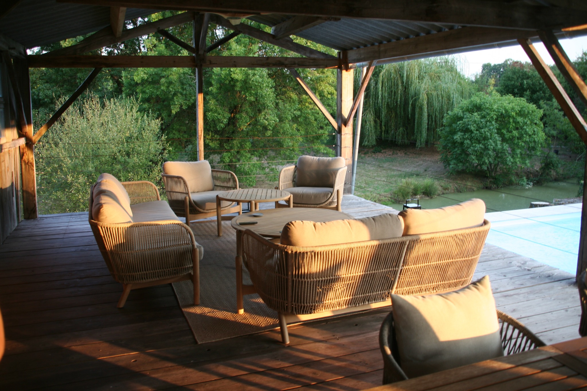 Salon de la terrasse ouvert sur la nature
